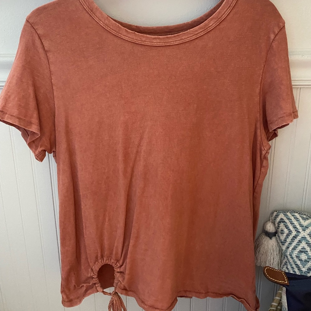 Aerie Key Hole Rust Distressed Top